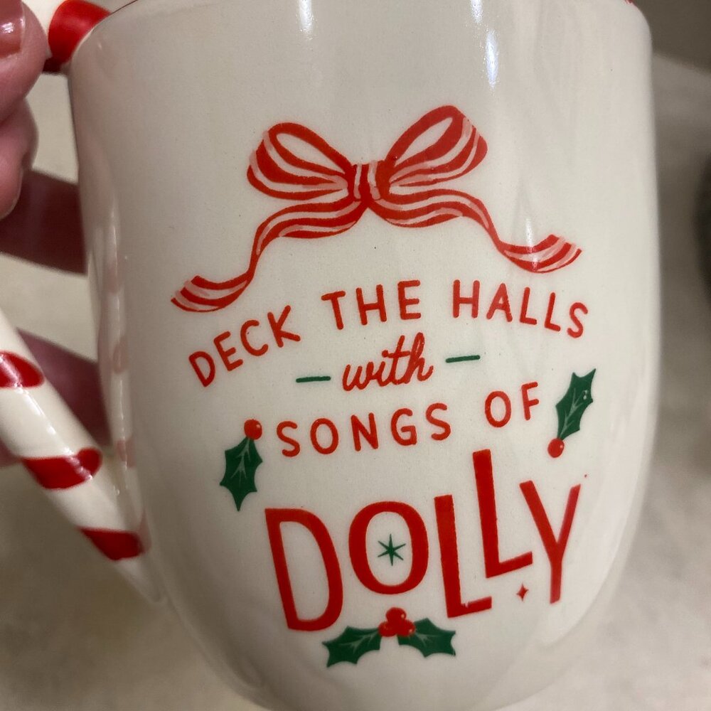 💚 -Dolly Deck the Hall Mug